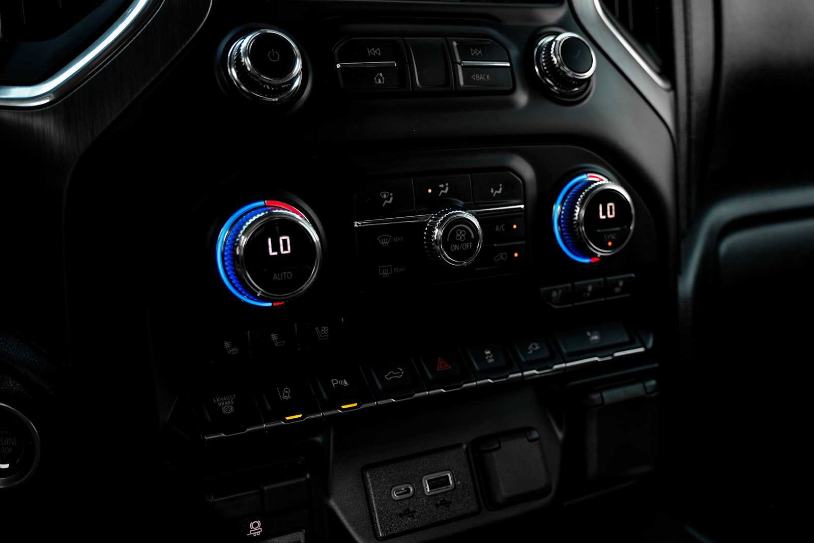 Used 2022 GMC Sierra 3500 Denali w/ Denali Ultimate Package AWD/4WD image 24