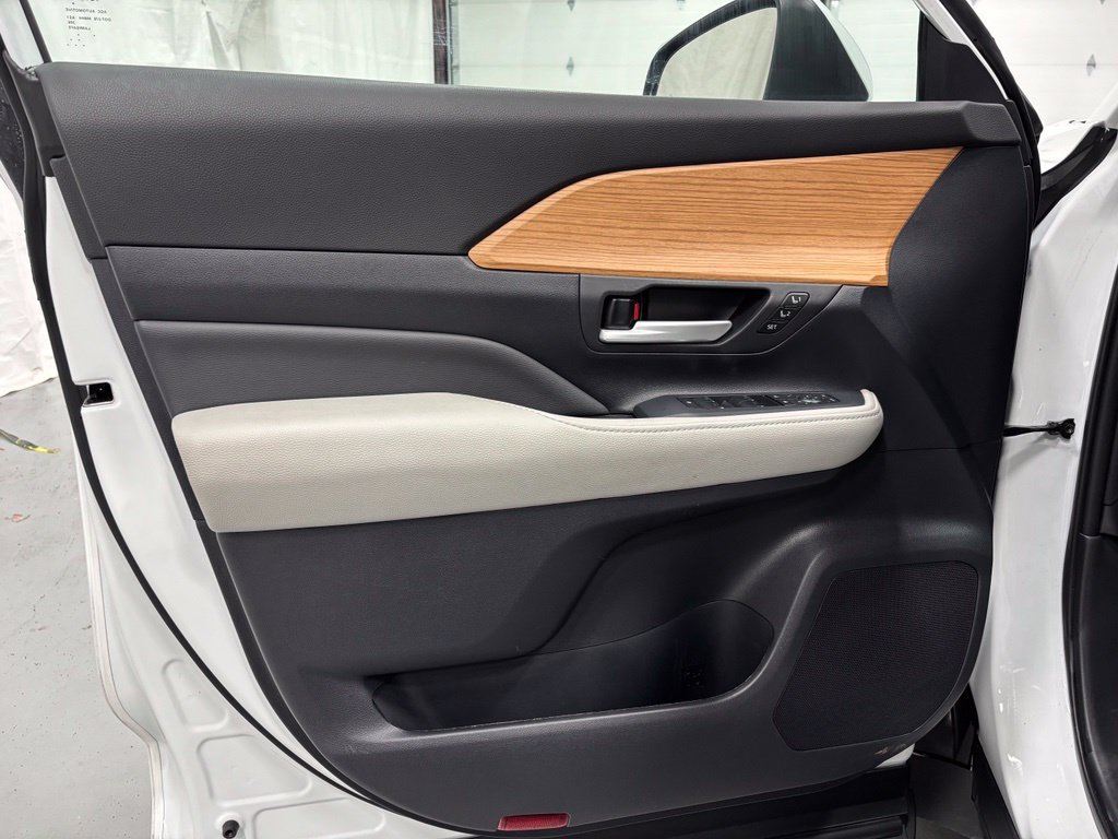 Used 2026 Toyota Grand Highlander AWD image 8
