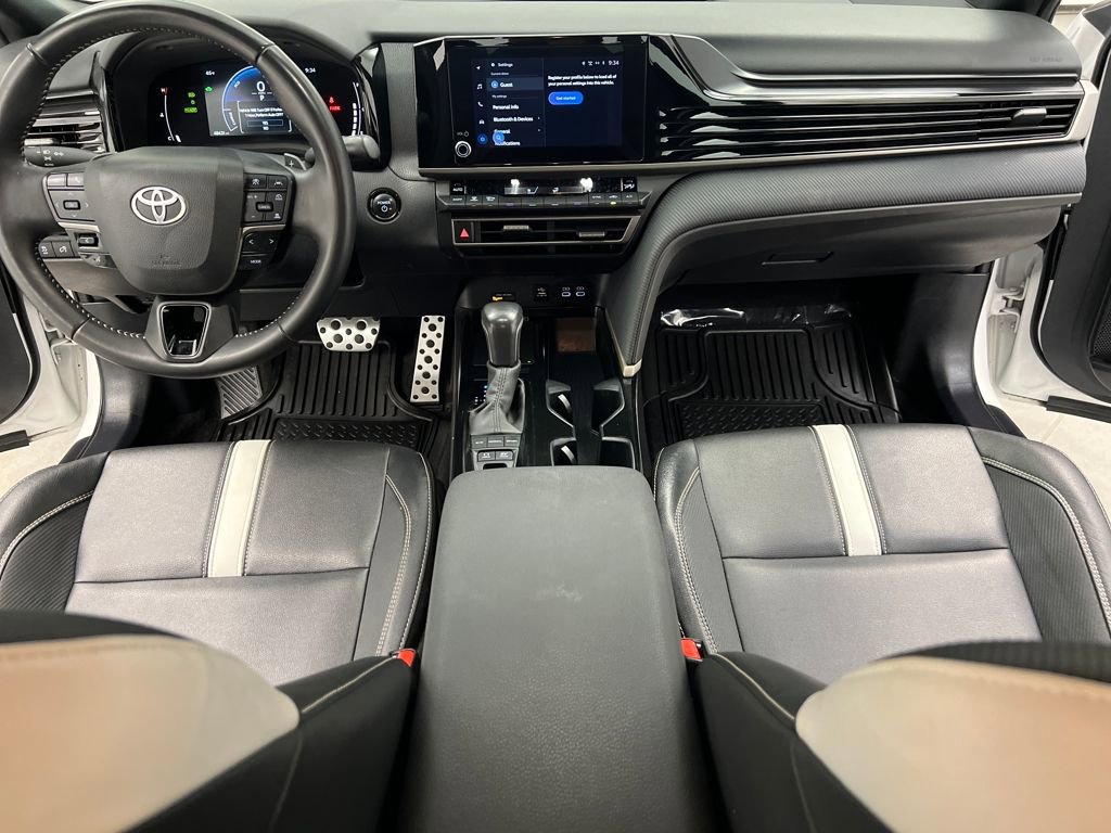 Used 2025 Toyota Camry SE image 32