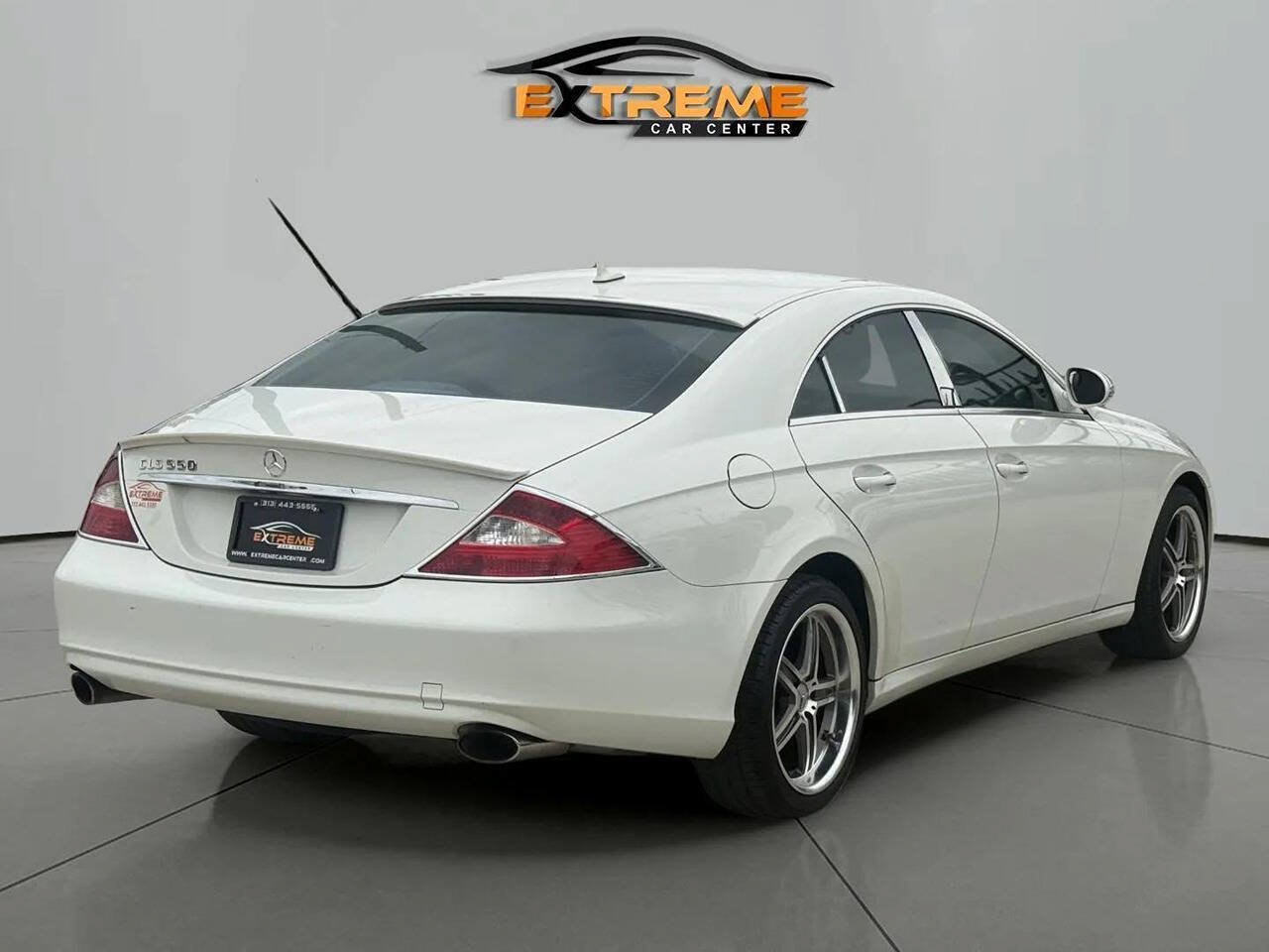 Used 2008 Mercedes-Benz CLS 550 w/ P1 Pkg image 6