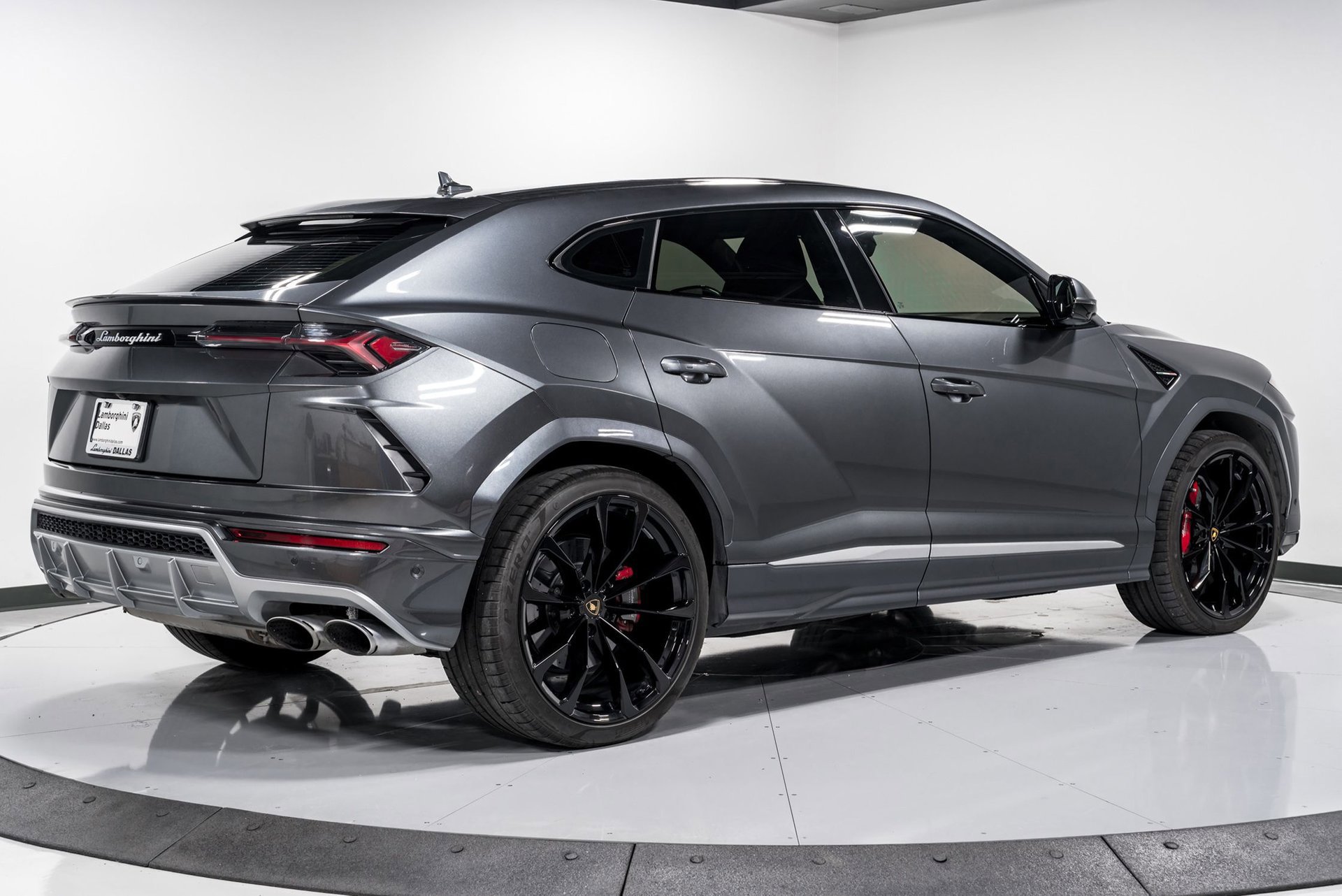Used 2020 Lamborghini Urus image 3