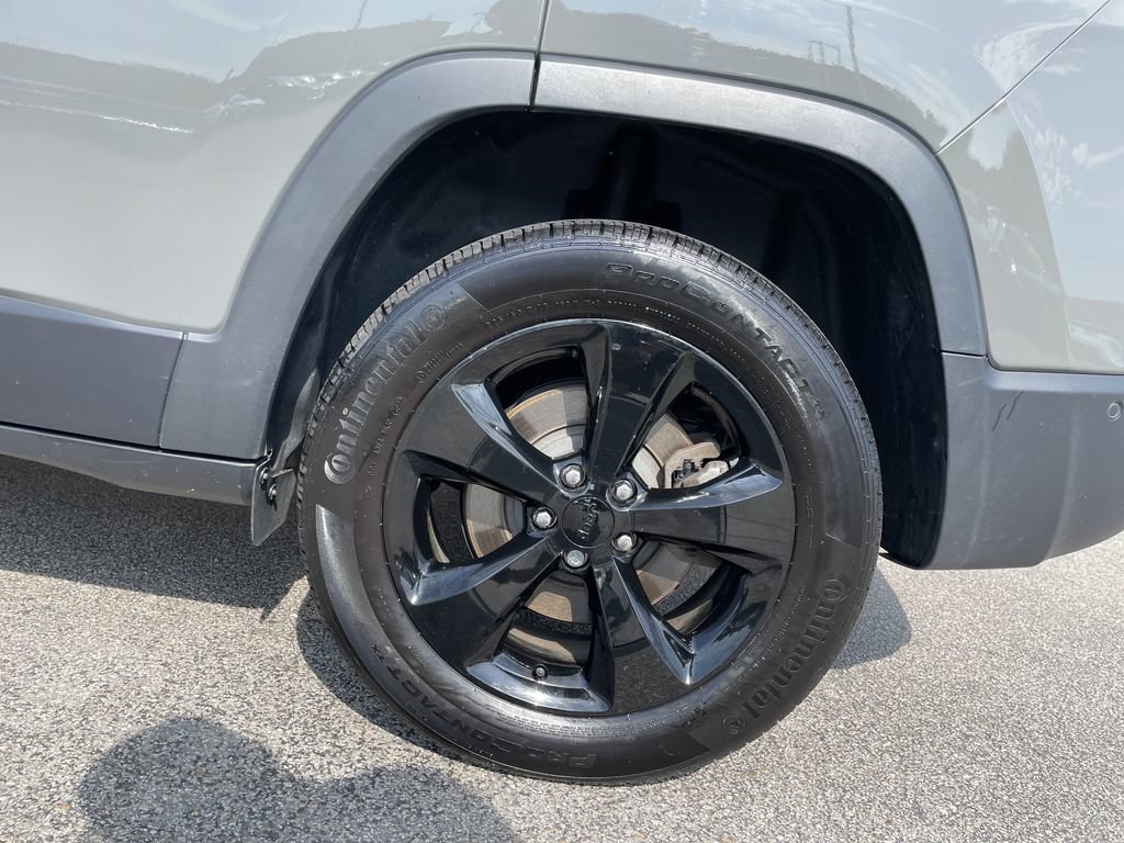 Certified 2023 Jeep Cherokee Altitude Lux w/ Lux Elite Package AWD/4WD image 10
