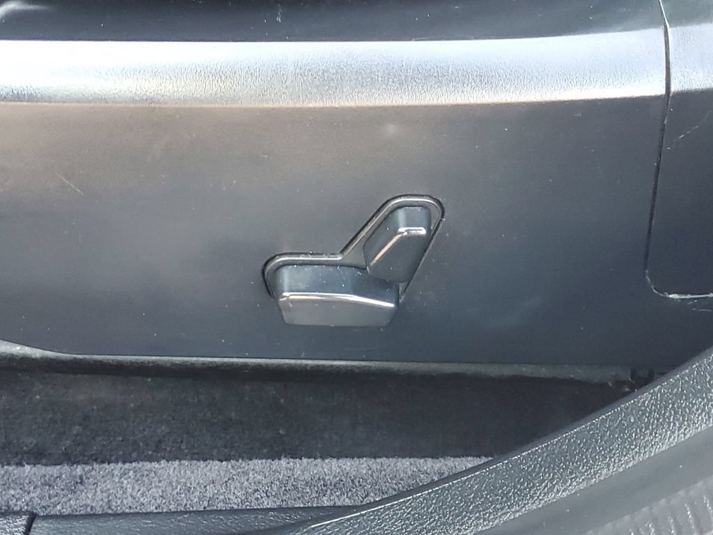 Used 2013 Chrysler 200 Touring FWD image 16