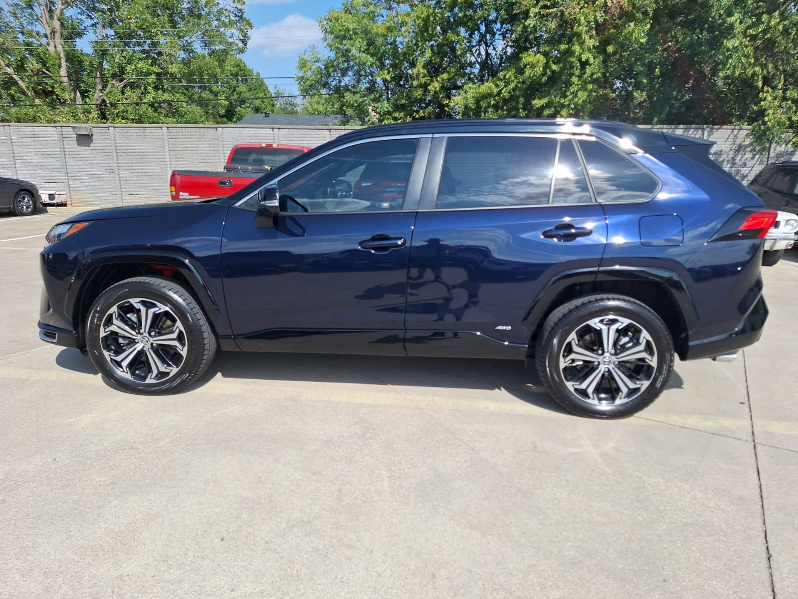 Used 2025 Toyota RAV4 XSE AWD/4WD image 3