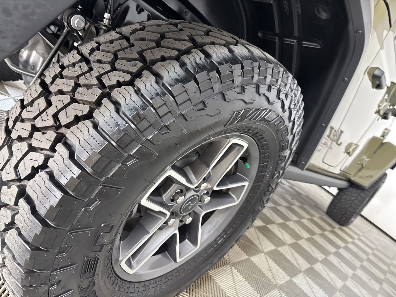 Used 2025 Jeep Gladiator Mojave w/ Convenience Group image 29