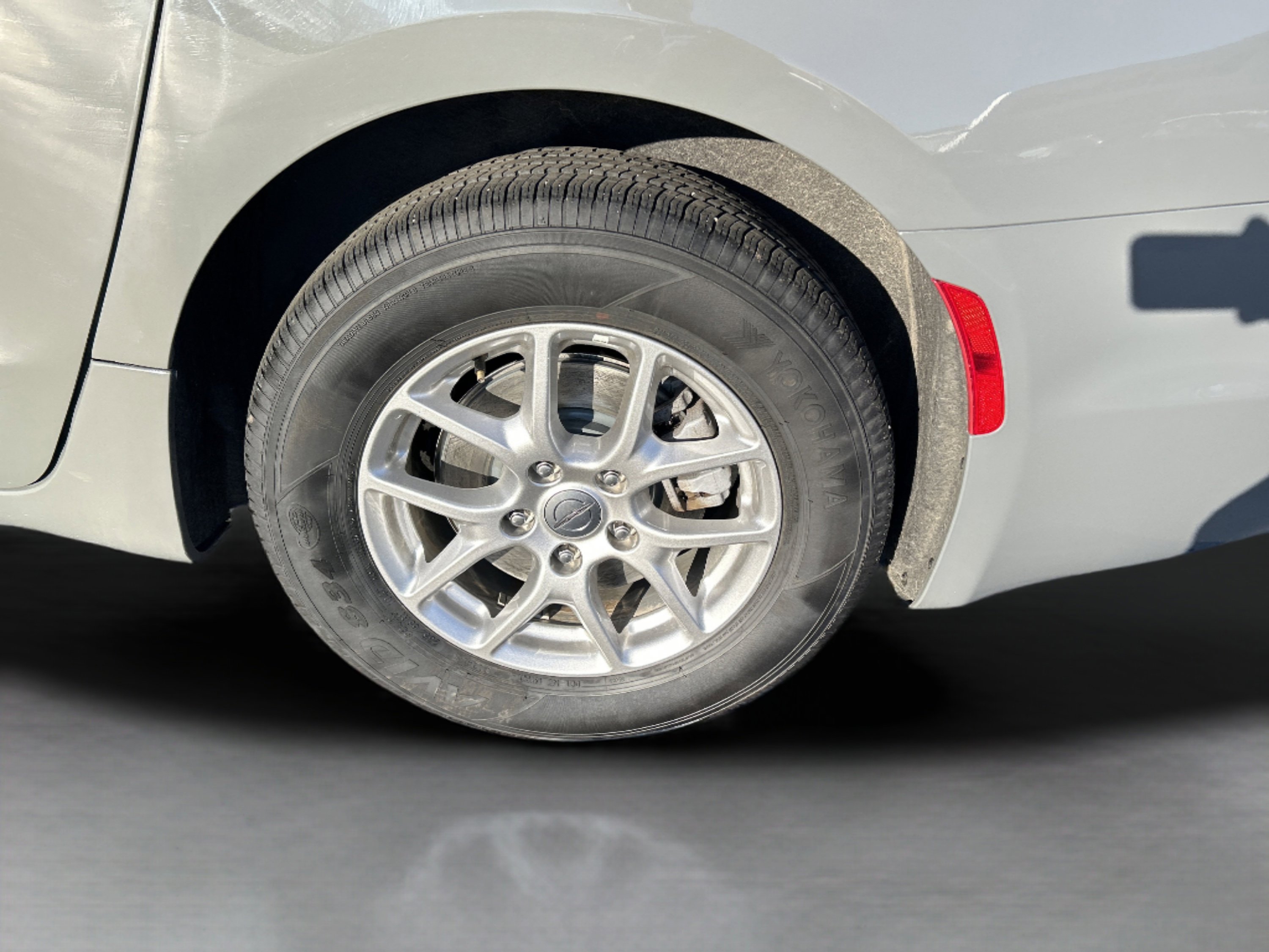 Used 2025 Chrysler Pacifica Select image 10