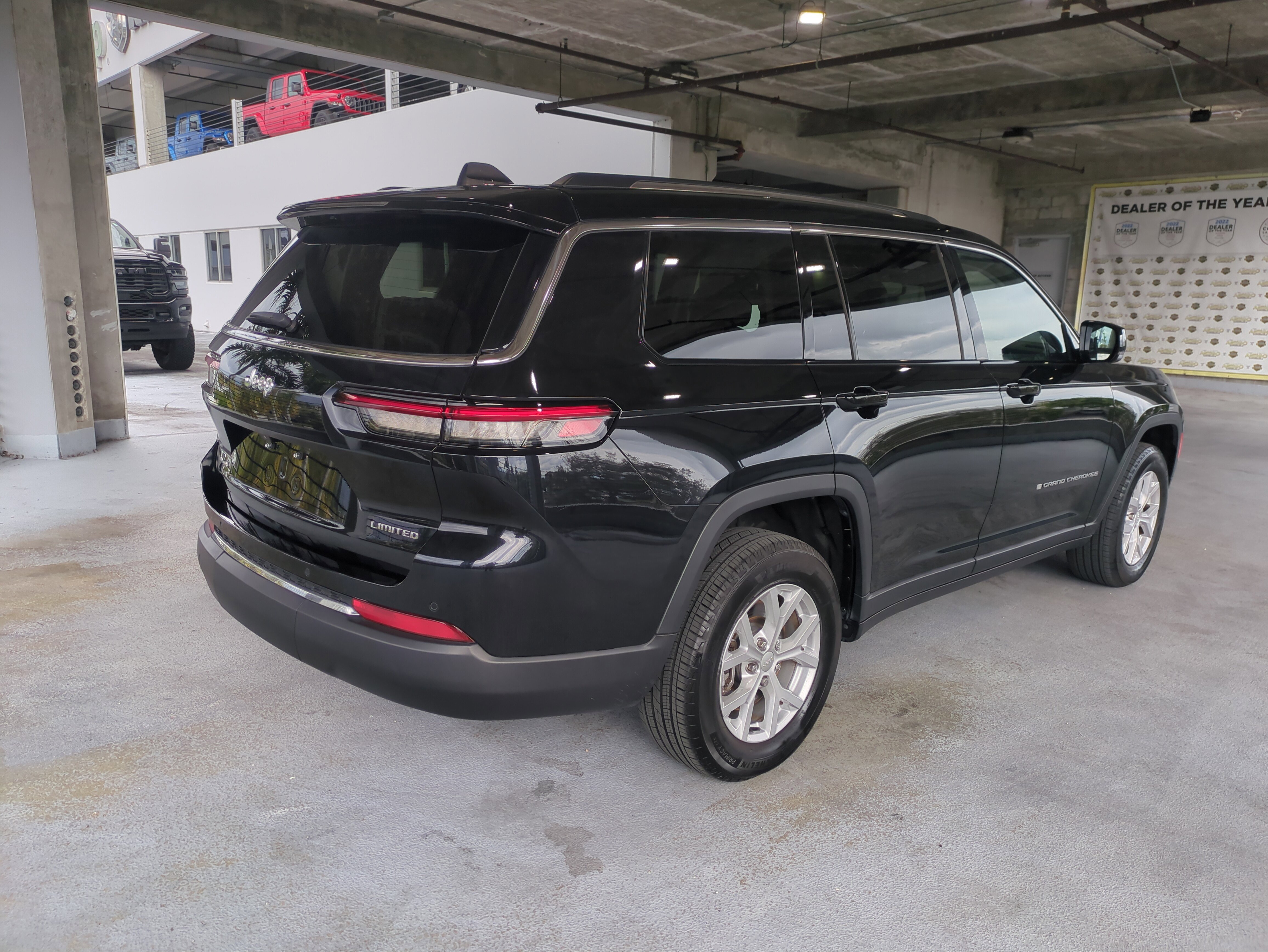 Certified 2023 Jeep Grand Cherokee L Limited image 5