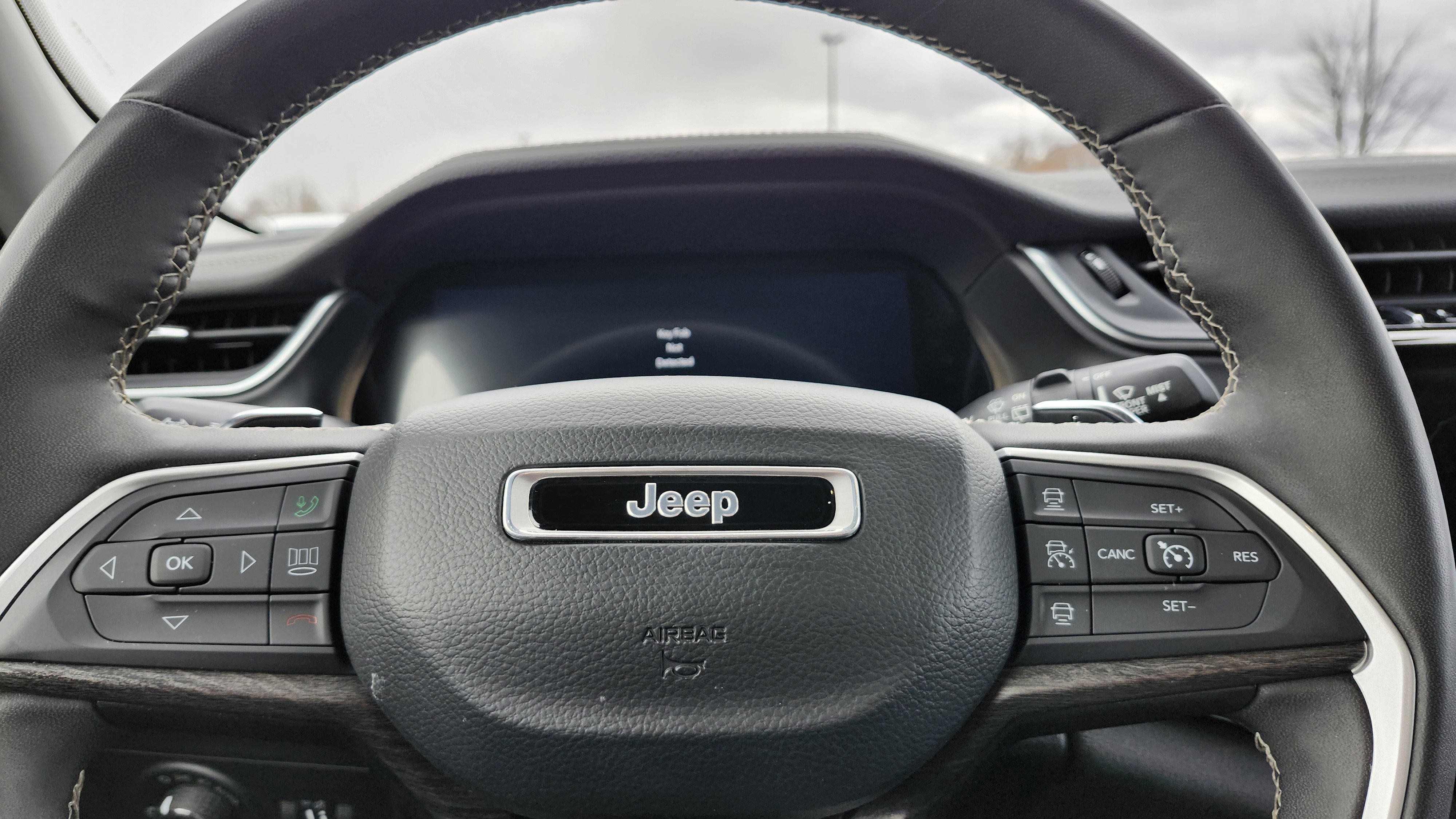 Used 2023 Jeep Grand Cherokee Limited image 30