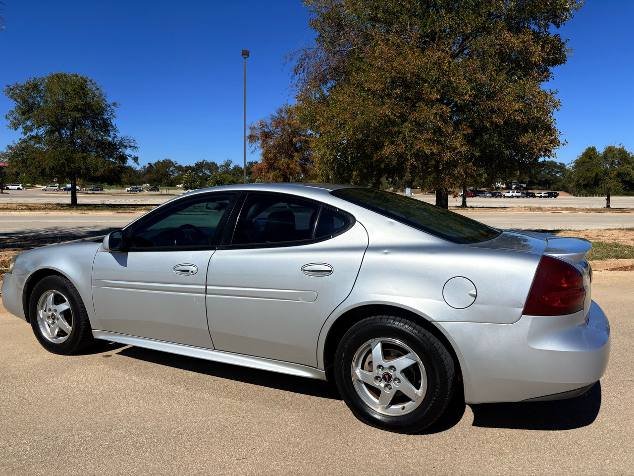 Used 2004 Pontiac Grand Prix GT2 image 8