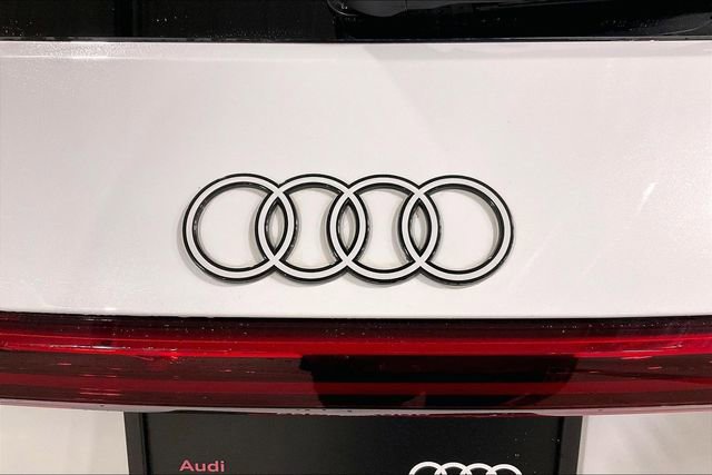 Used 2024 Audi Q8 e-tron Premium Plus w/ Premium Plus Package image 8