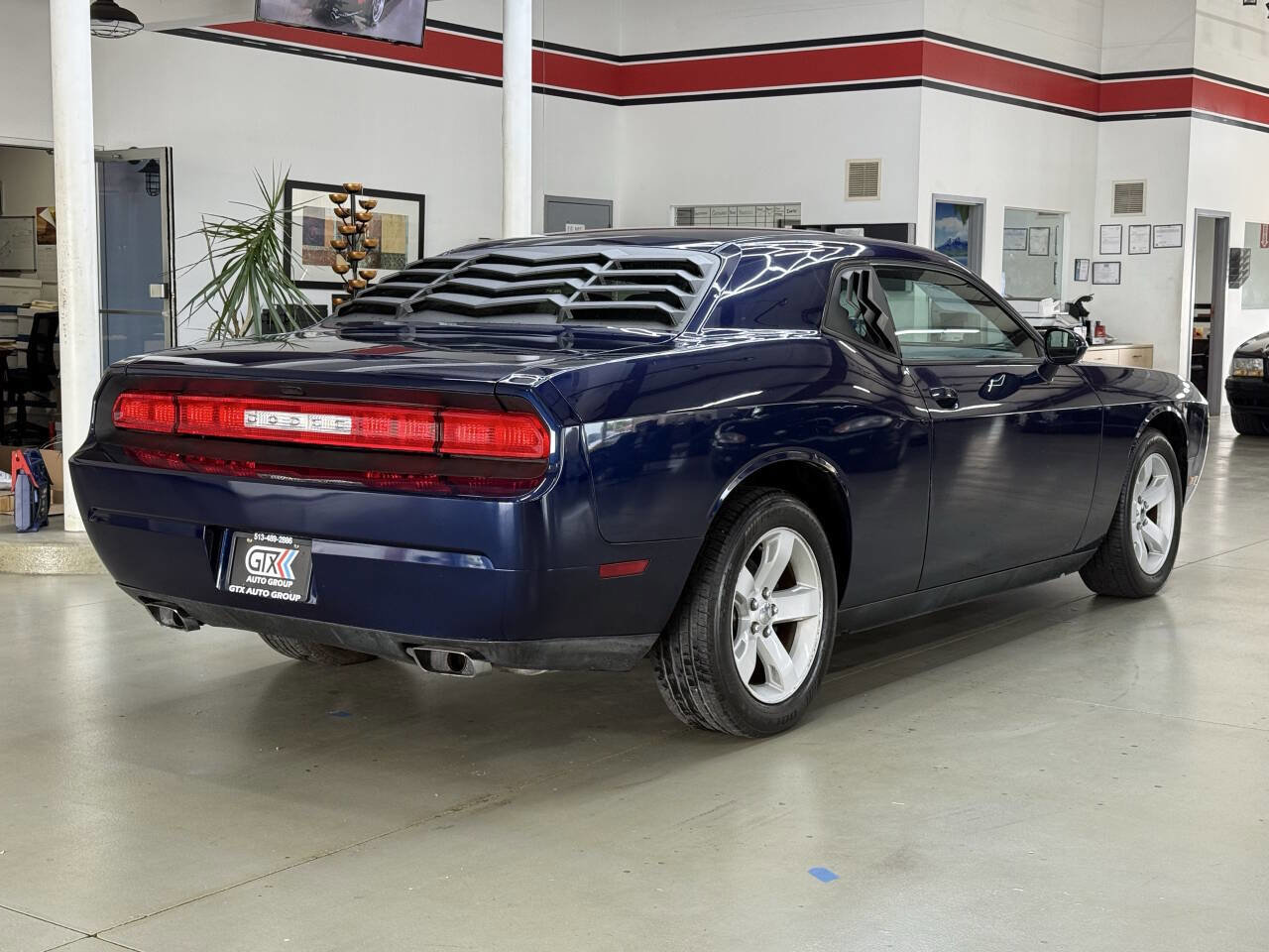 Used 2014 Dodge Challenger SXT RWD image 3