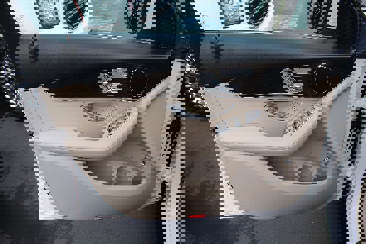 Used 2019 Mercedes-Benz GLC 300 w/ Premium Package image 16