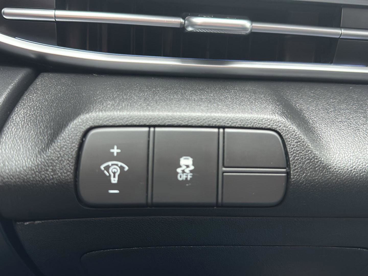 Used 2025 Hyundai Elantra Limited image 26