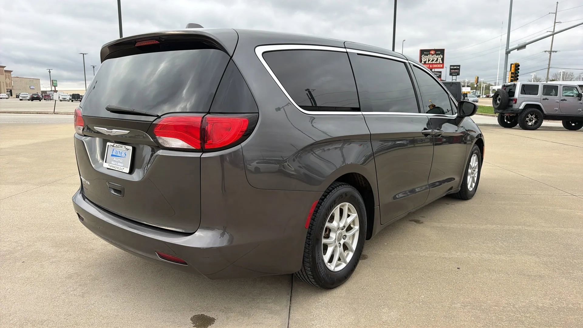 Used 2017 Chrysler Pacifica Touring image 19