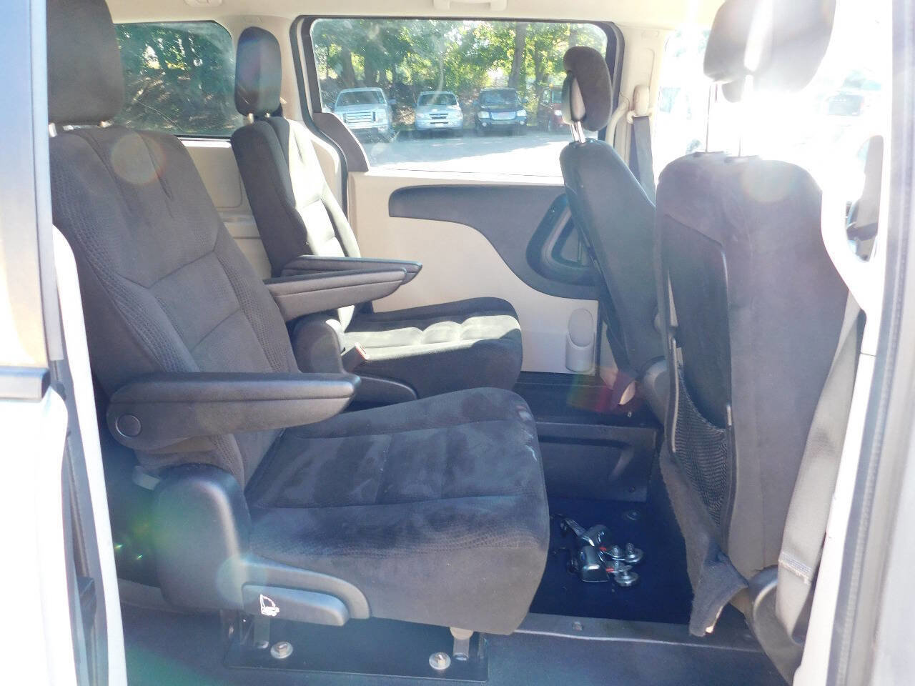 Used 2016 Dodge Grand Caravan SXT w/ Rear Park Assist Package image 18