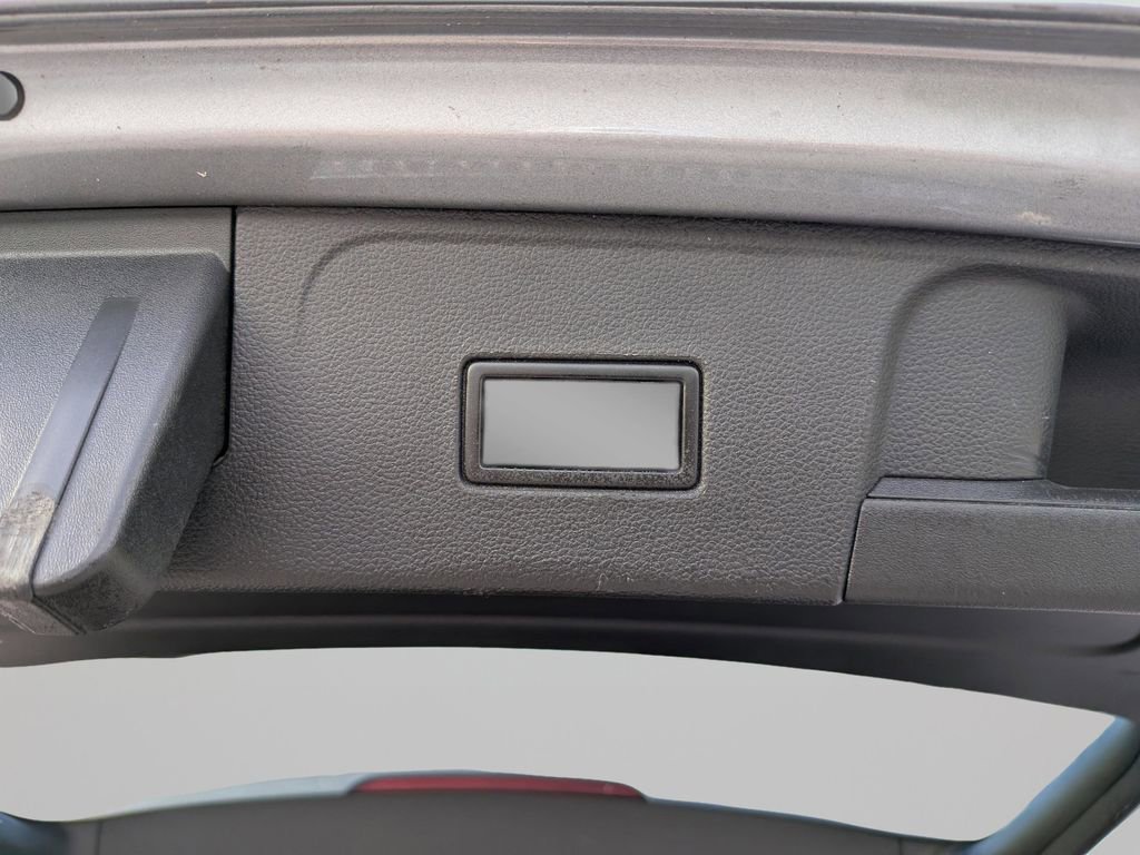 Certified 2021 Volkswagen Atlas SE w/ Towing Package FWD image 11