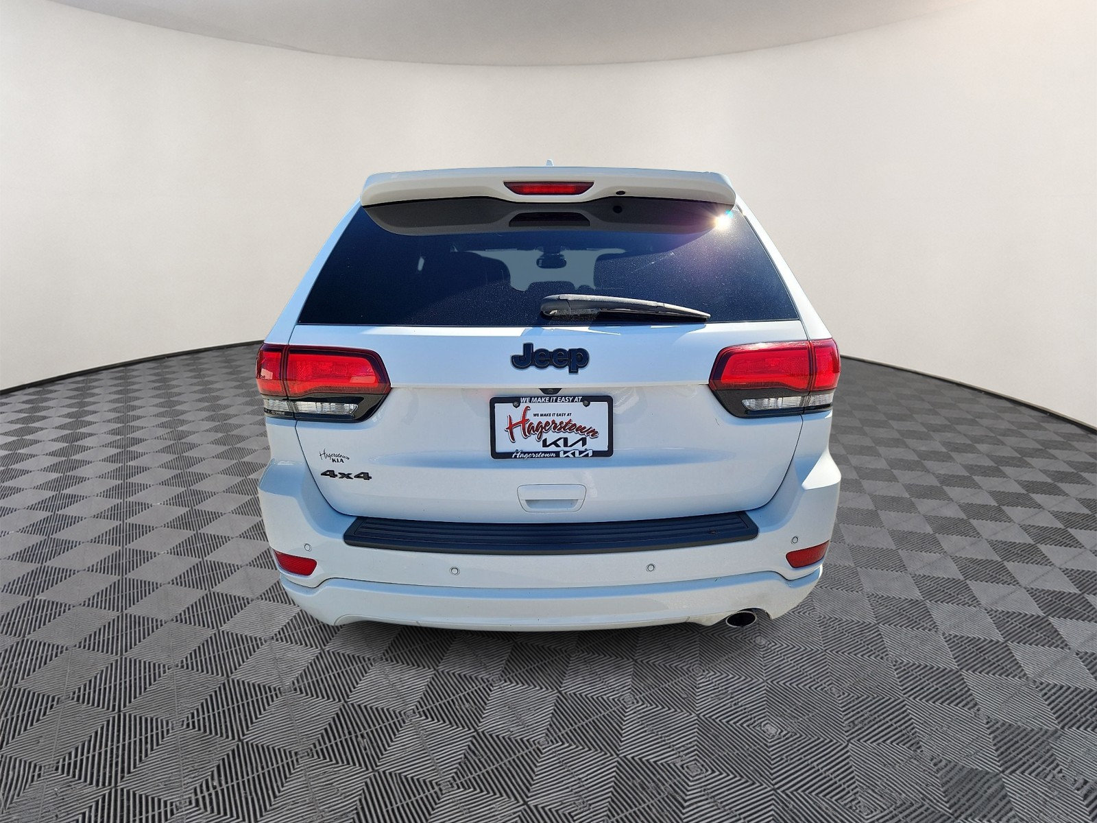 Used 2019 Jeep Grand Cherokee Altitude AWD/4WD image 5