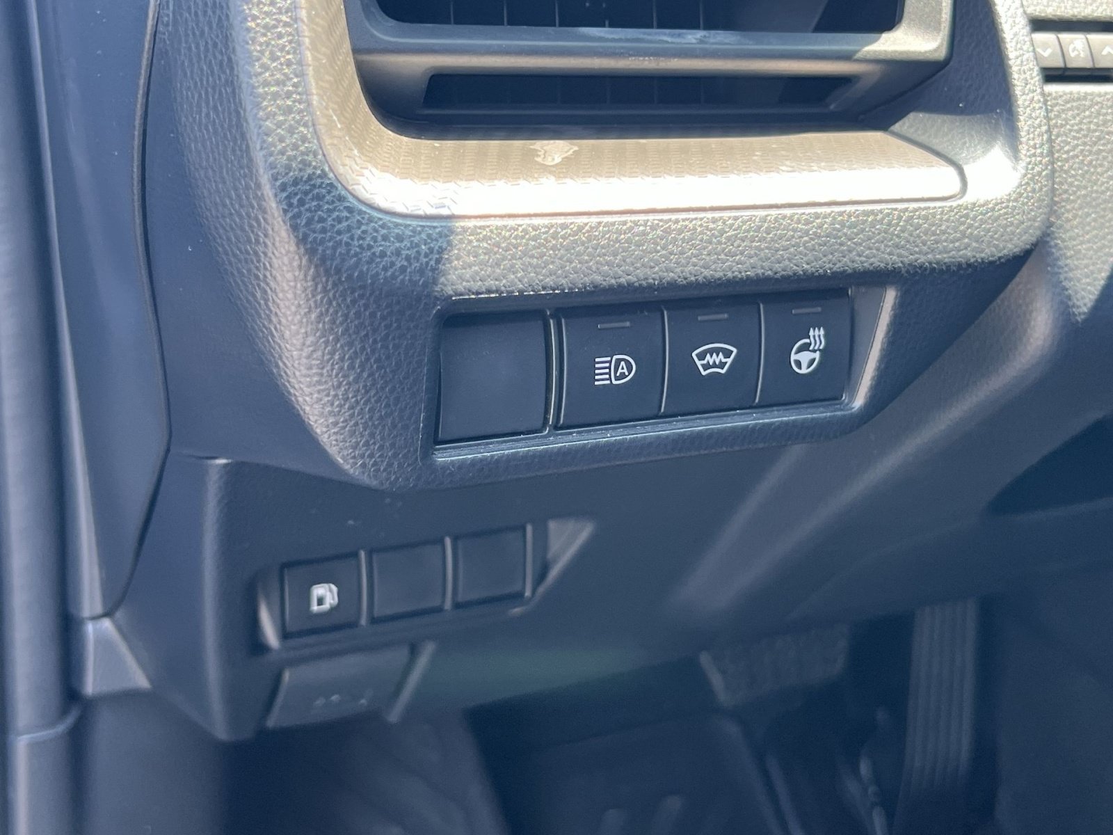 Used 2025 Toyota Prius XLE AWD/4WD image 26