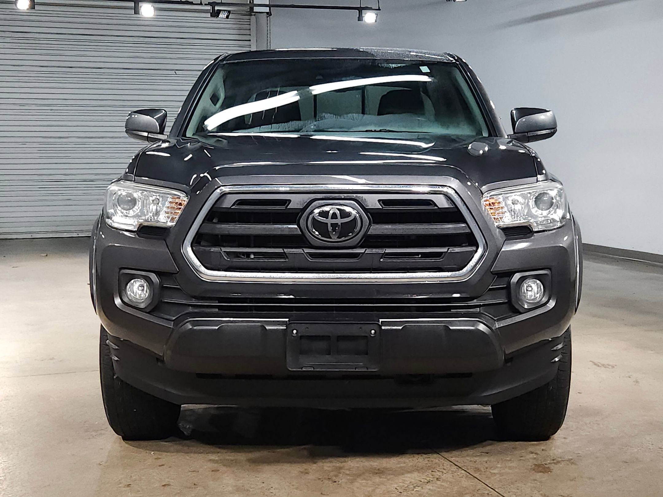 Used 2019 Toyota Tacoma SR5 image 2