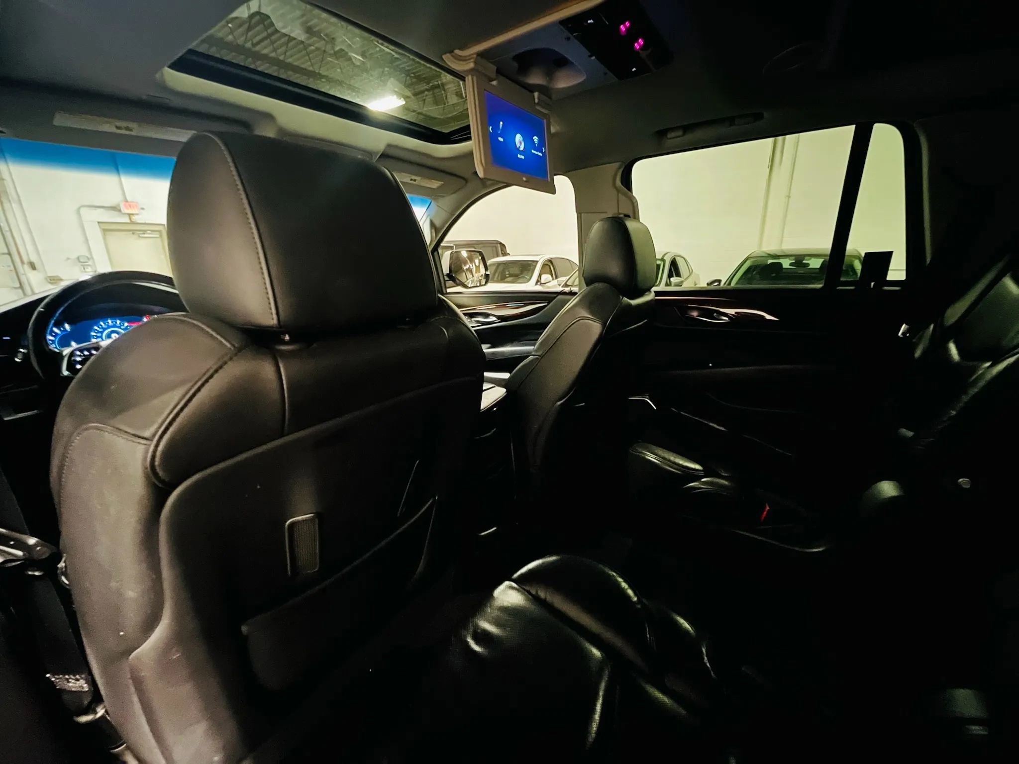 Used 2018 Cadillac Escalade Premium Luxury image 12