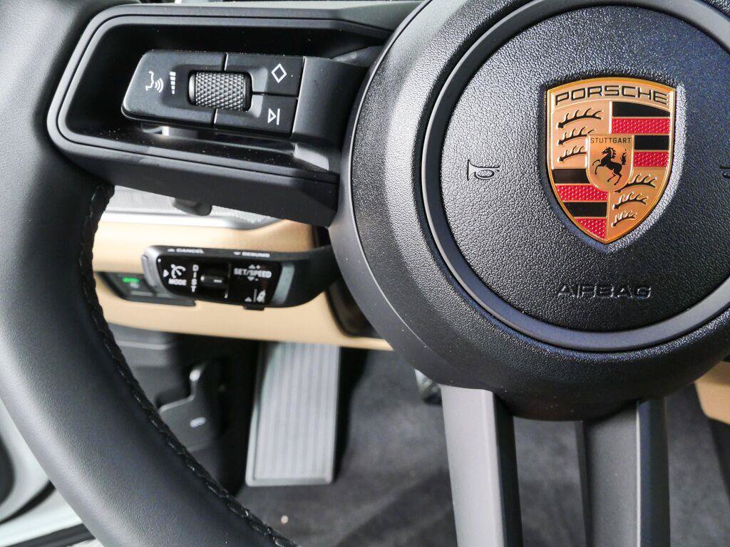 New 2026 Porsche Cayenne Coupe AWD/4WD image 10