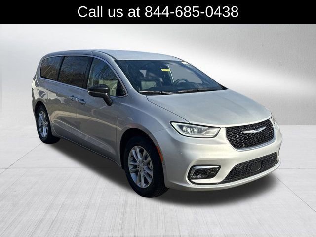 New 2026 Chrysler Pacifica Select image 3