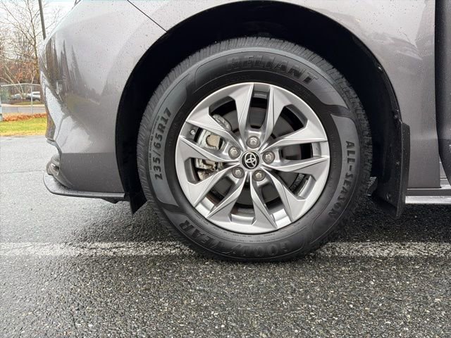 Used 2021 Toyota Sienna LE image 24