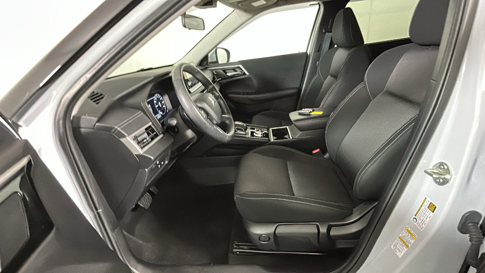 Used 2023 Mitsubishi Outlander ES AWD/4WD image 12