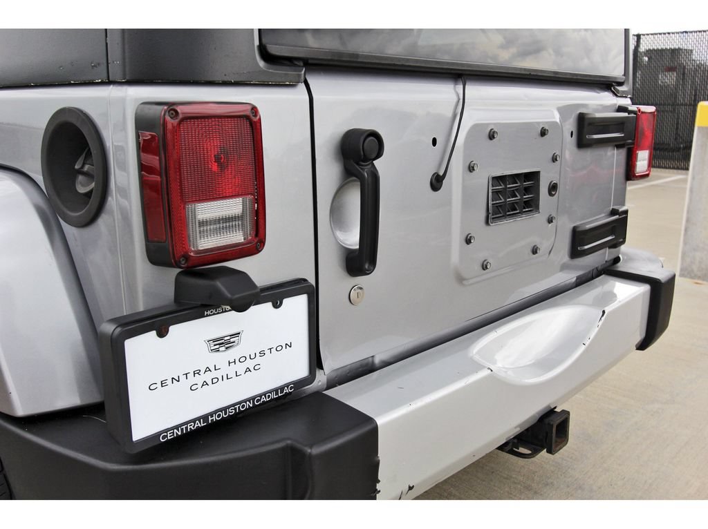 Used 2014 Jeep Wrangler Unlimited Sahara w/ Max Tow Package AWD/4WD image 24