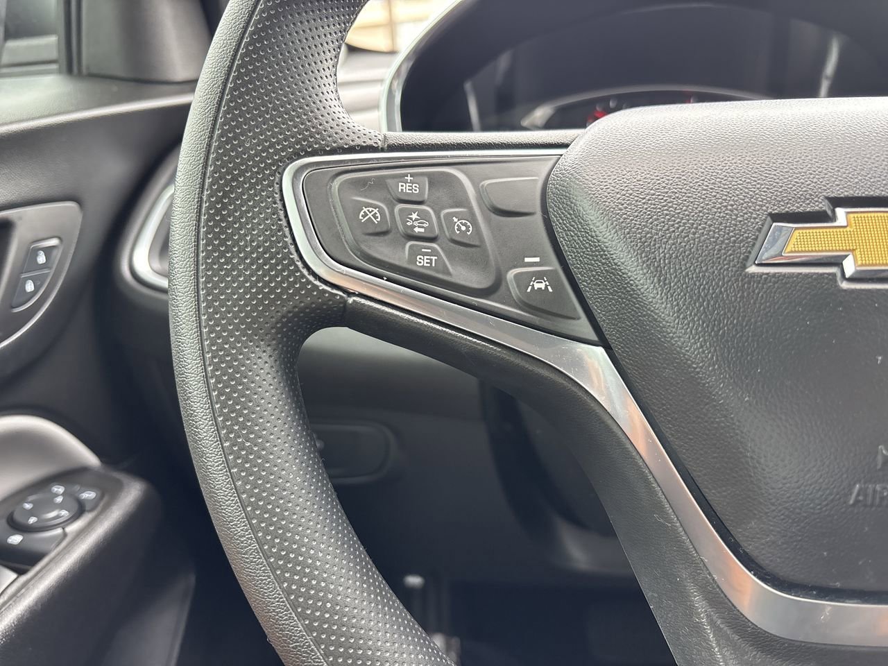 Used 2024 Chevrolet Equinox LS w/ LS Convenience Package FWD image 24