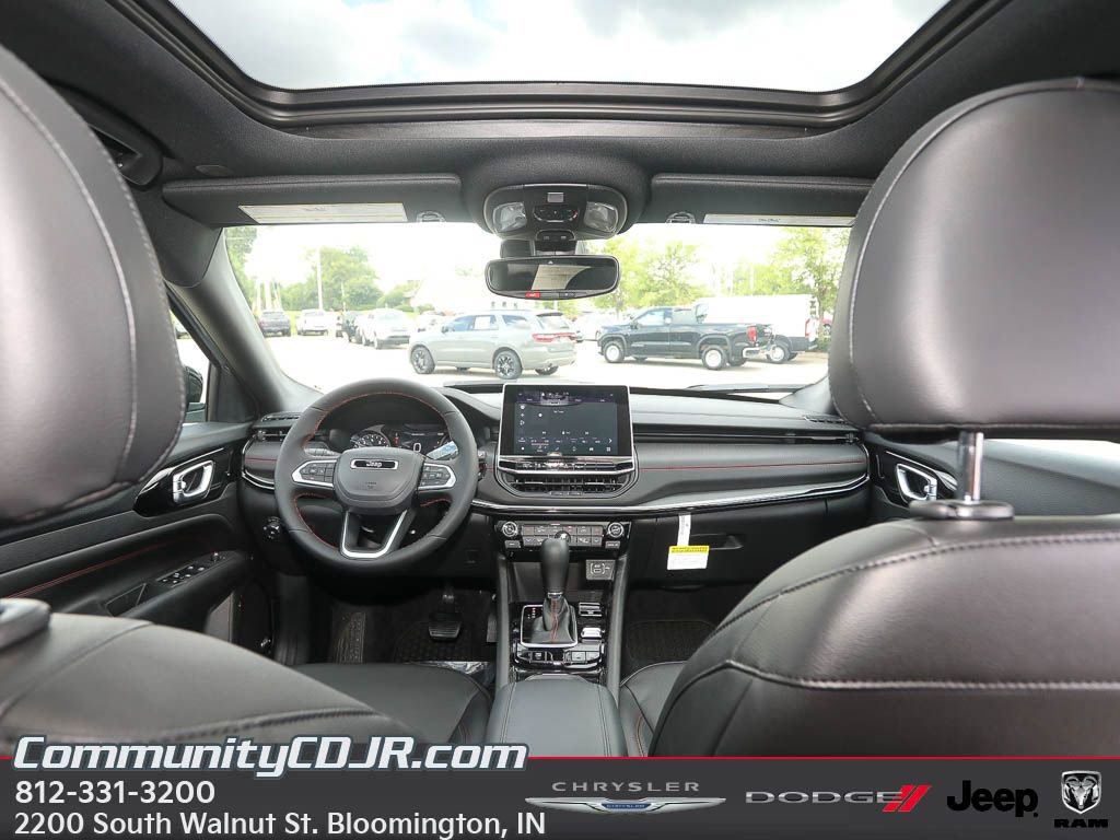 New 2025 Jeep Compass Trailhawk w/ Sun & Sound Group AWD/4WD image 22