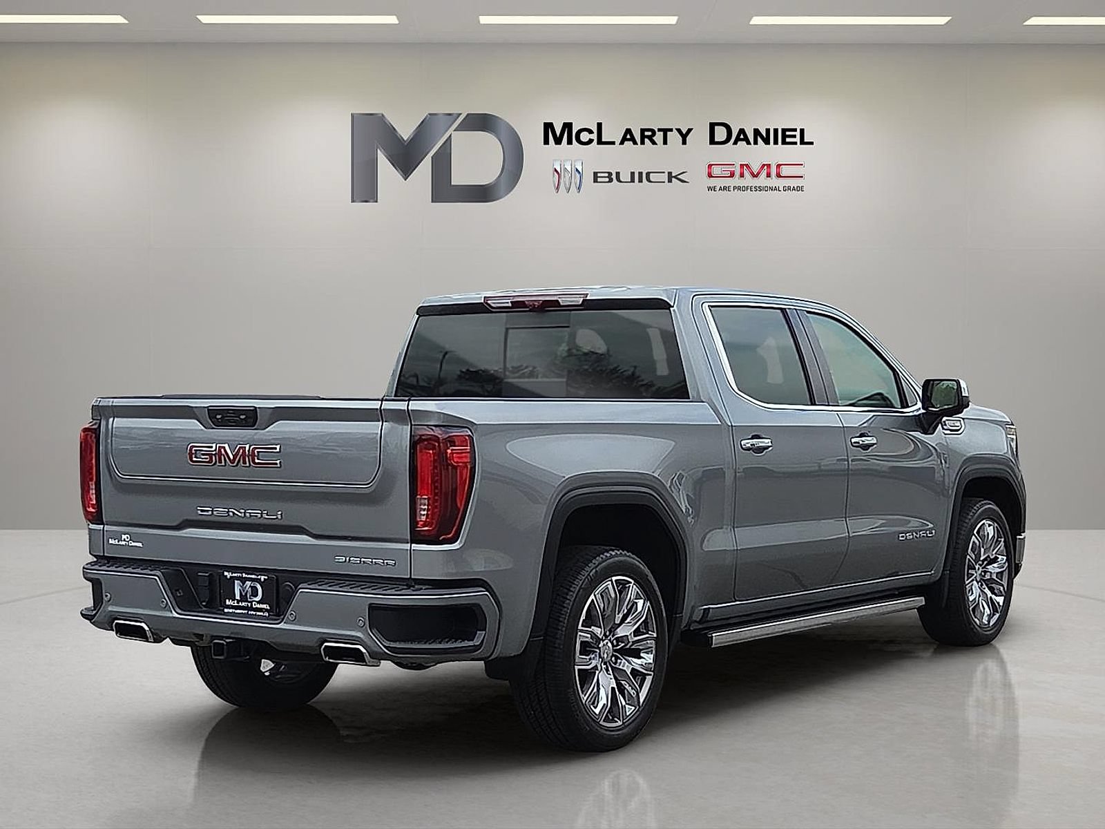 Certified 2023 GMC Sierra 1500 Denali w/ Denali Reserve Package AWD/4WD image 5