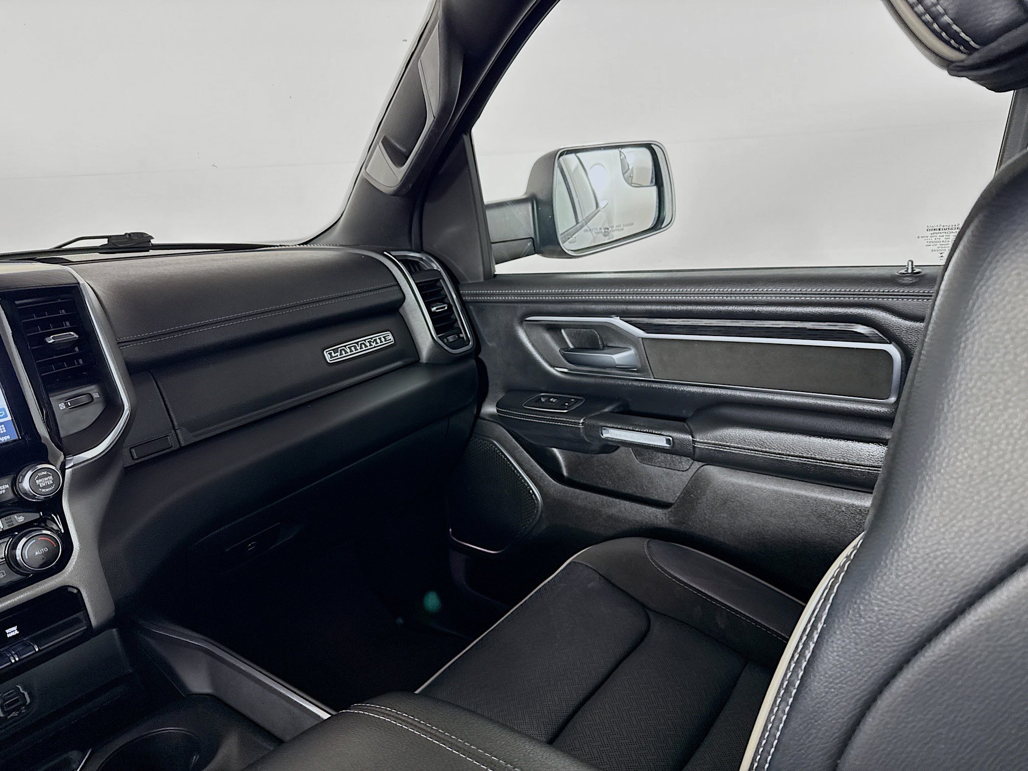 Used 2024 RAM 1500 Laramie AWD/4WD image 28