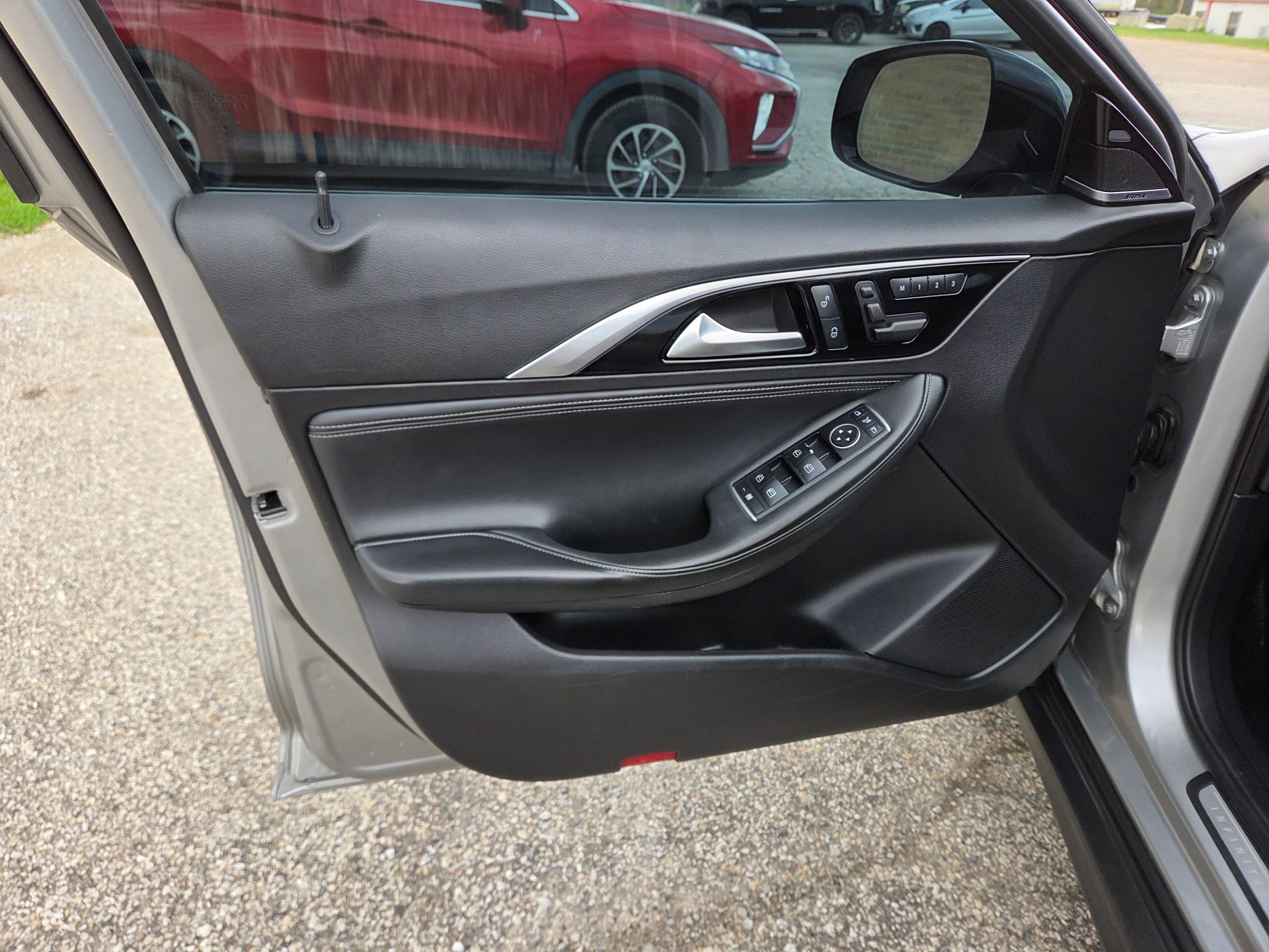 Used 2018 INFINITI QX30 AWD image 12