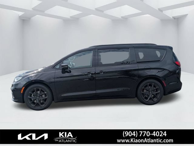 Used 2025 Chrysler Pacifica Limited FWD image 6