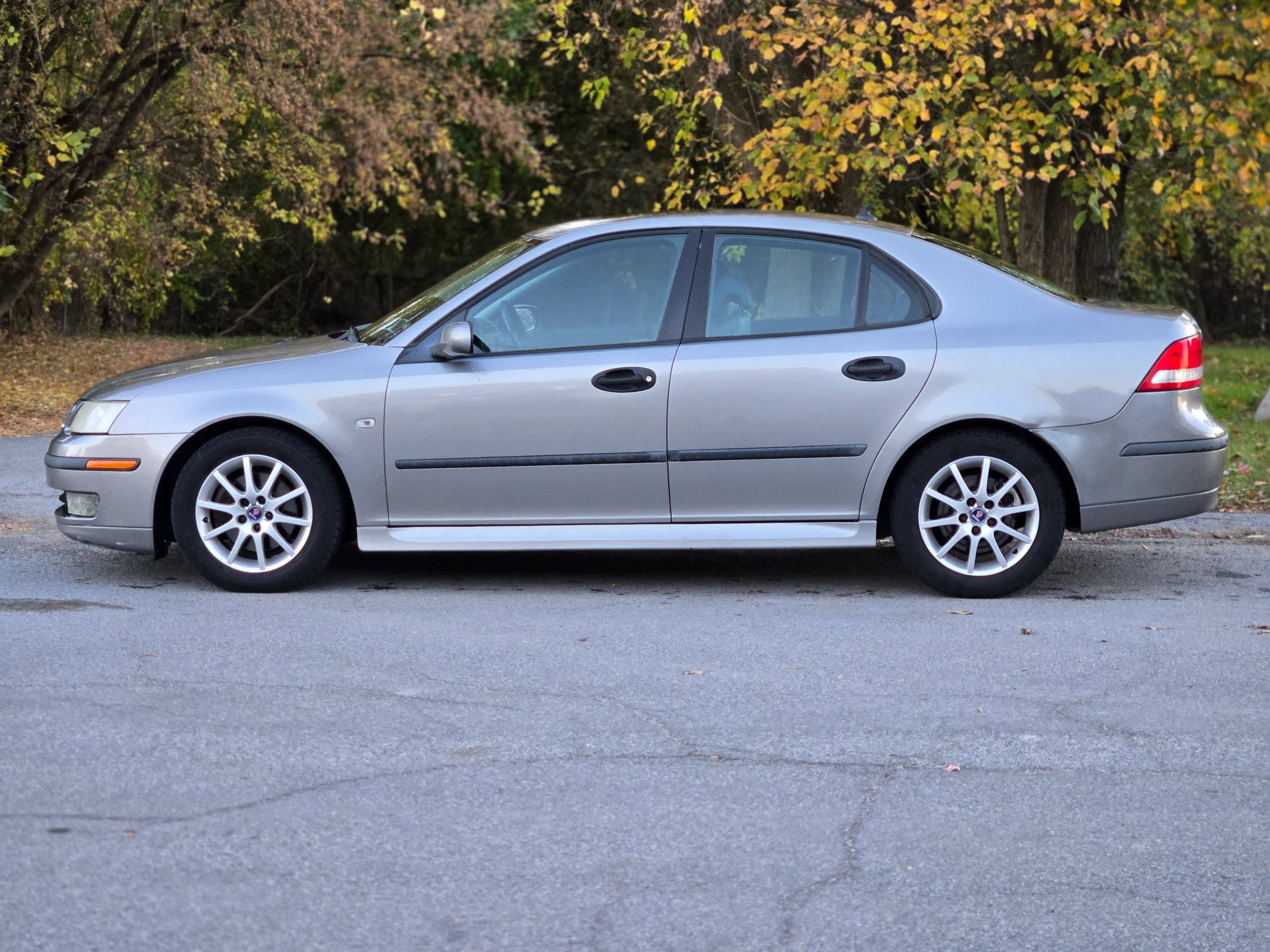 Used 2003 Saab 9-3 Arc FWD image 2