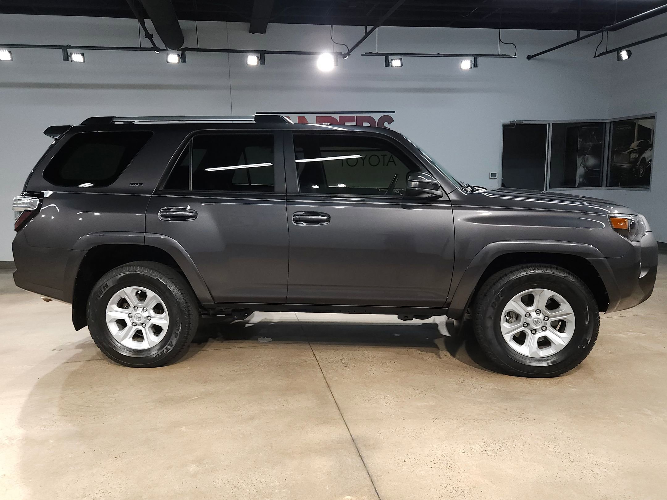 Used 2022 Toyota 4Runner SR5 RWD image 8