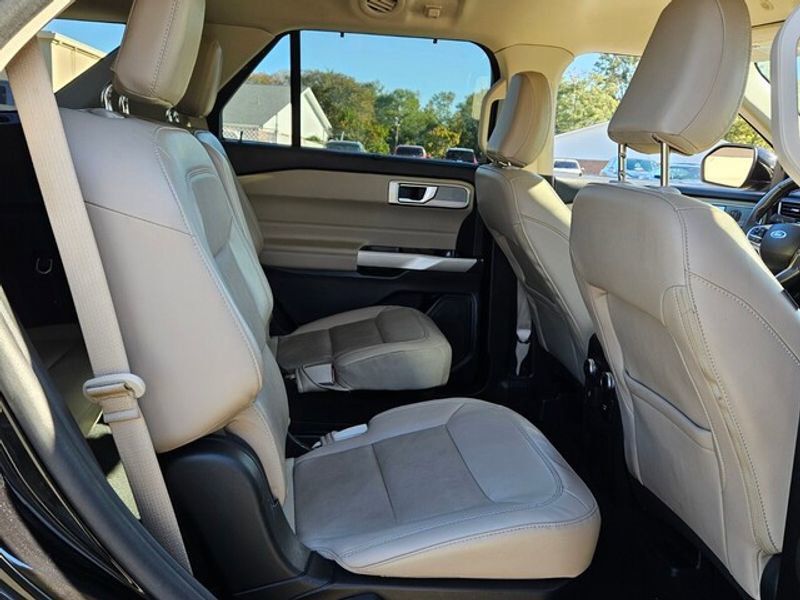 Certified 2023 Ford Explorer Limited w/ Equipment Group 301A RWD image 18