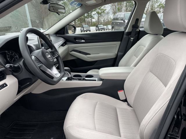 Used 2025 Nissan Altima 2.5 SV FWD image 15