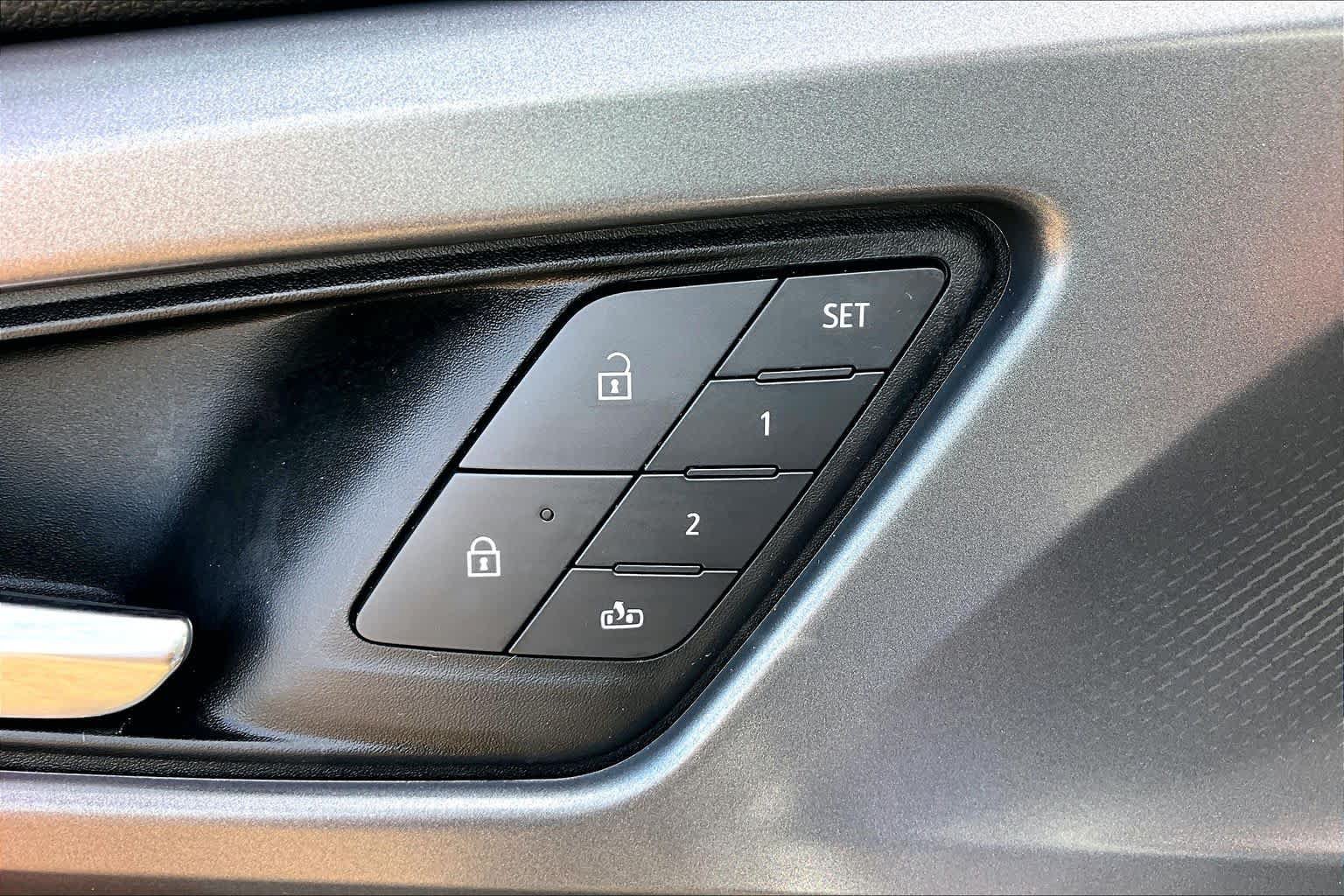 Used 2025 Chevrolet Equinox EV RS w/ Convenience Package II FWD image 34