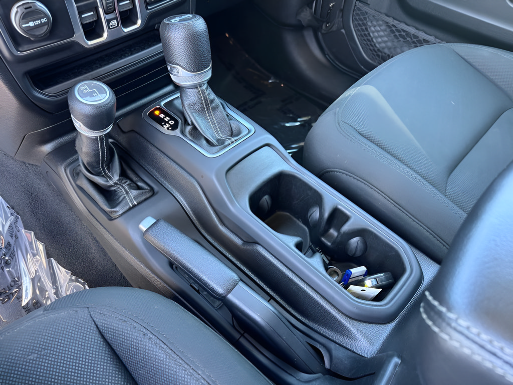 Used 2020 Jeep Wrangler Unlimited Sahara AWD/4WD image 19
