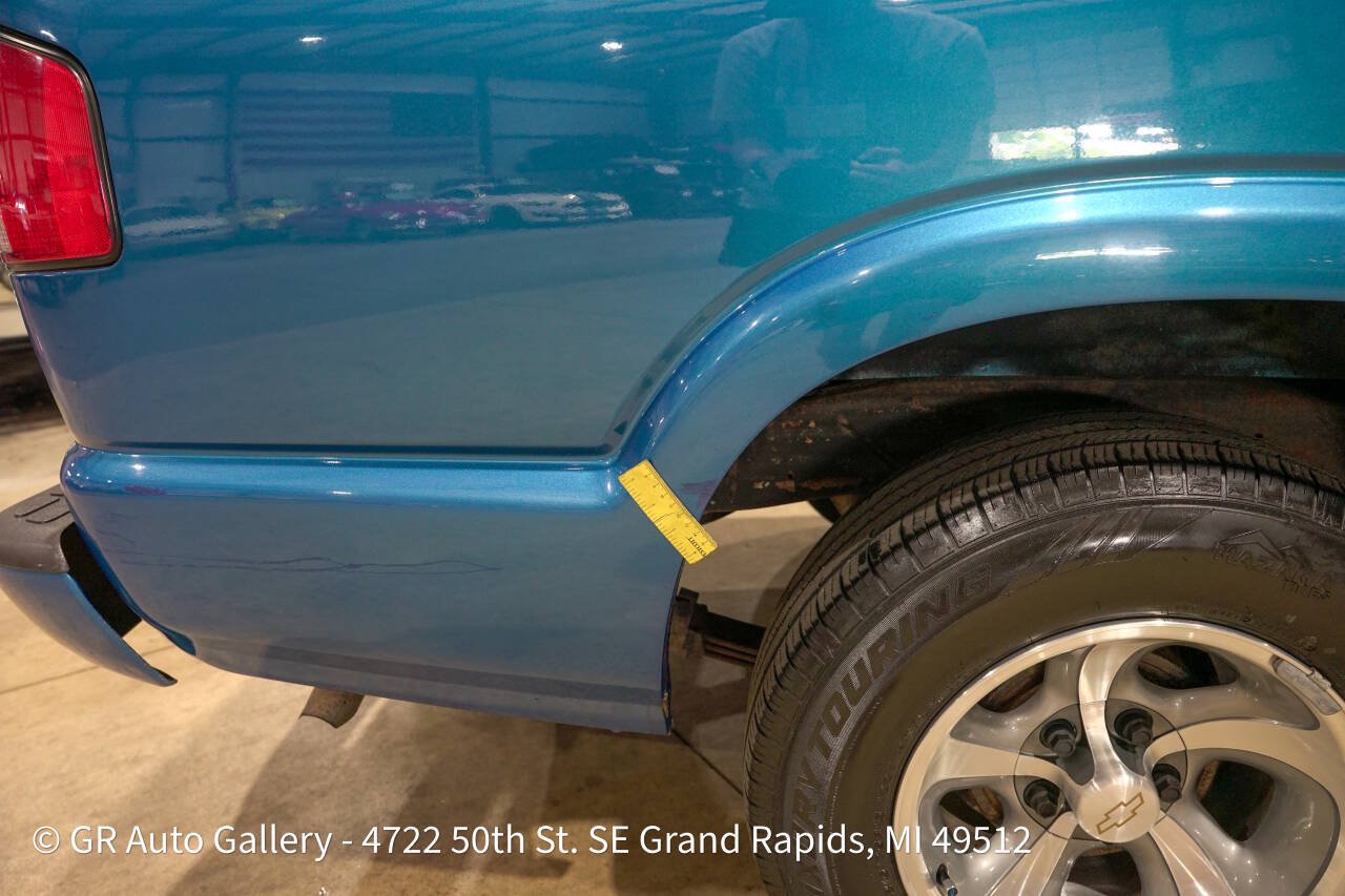 Used 2001 Chevrolet S10 Pickup LS w/ Preferred Equipment Group RWD image 38