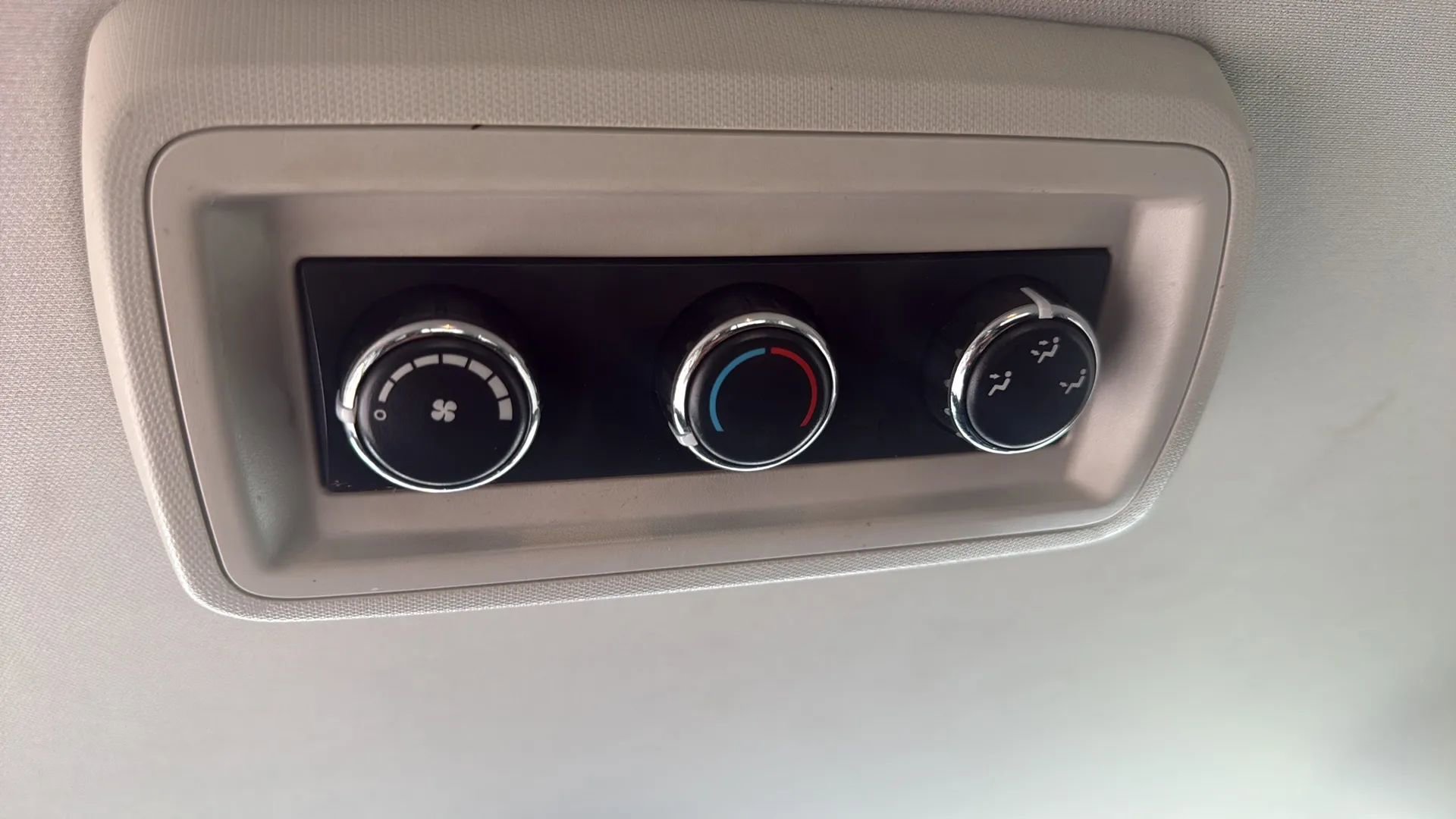 Used 2013 Dodge Grand Caravan SXT FWD image 20