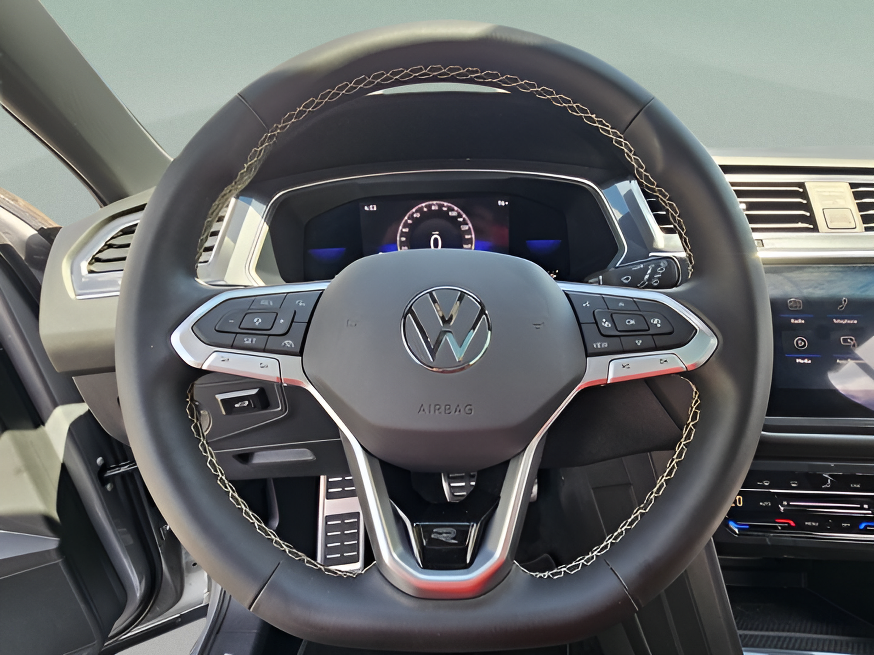 Certified 2023 Volkswagen Tiguan SE R-Line FWD image 22