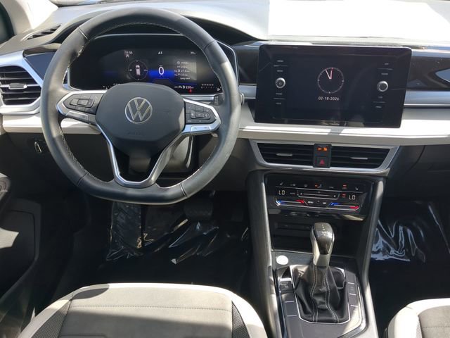 Certified 2025 Volkswagen Taos SE w/ Black Wheel Package image 13
