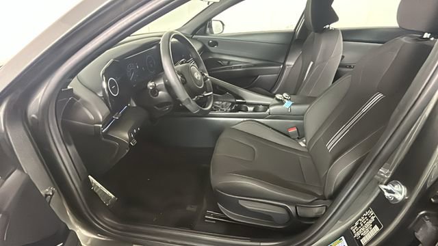 Used 2025 Hyundai Elantra SEL FWD image 12