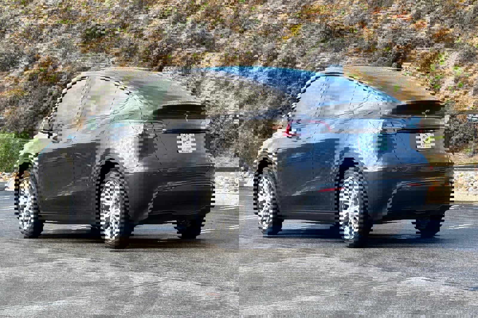 Used 2024 Tesla Model Y 2WD image 7