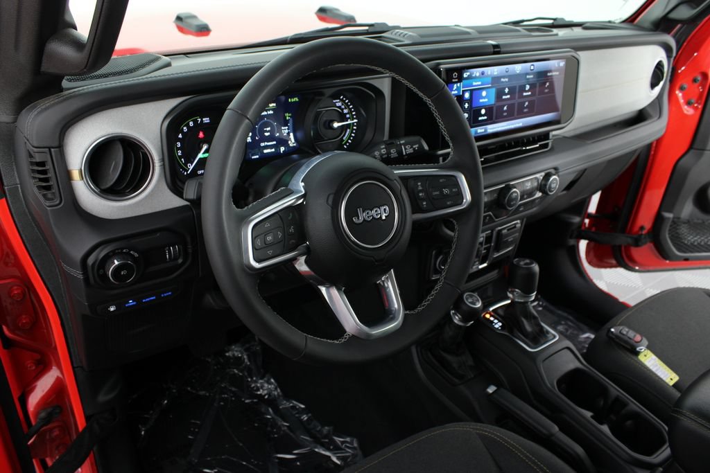 Used 2025 Jeep Wrangler Unlimited Sahara AWD/4WD image 8