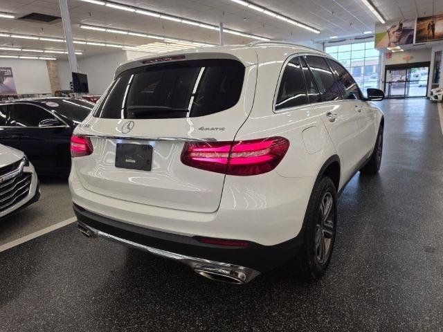 Used 2019 Mercedes-Benz GLC 300 4MATIC w/ Premium Package image 4