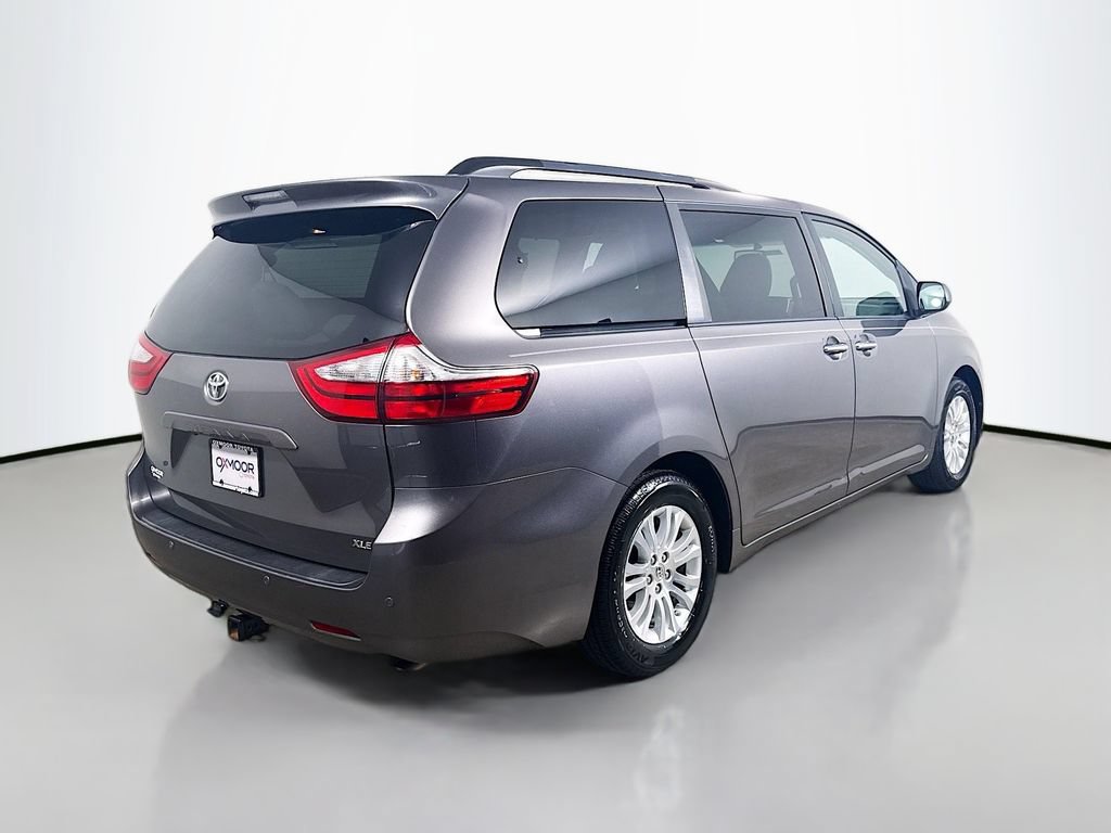 Used 2017 Toyota Sienna XLE w/ XLE Navigation Package FWD image 7